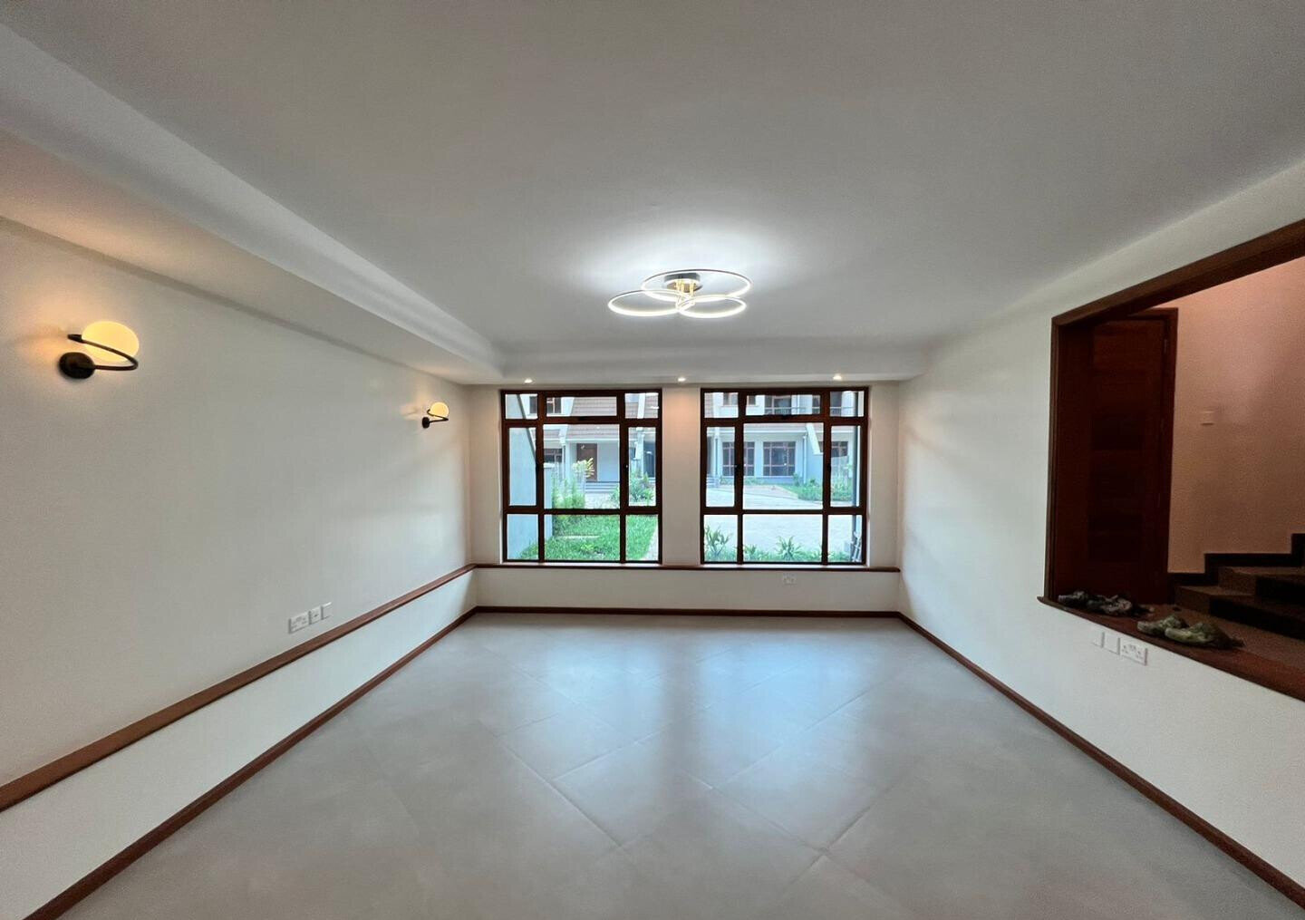 4BR Townhouse with Serene Gardens & Modern Amenities - Kamakis