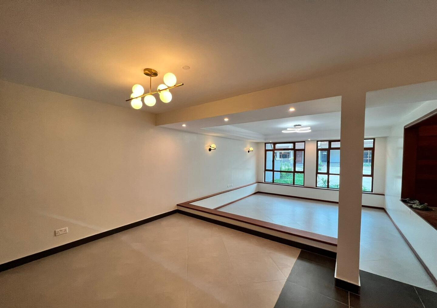 4BR Townhouse with Serene Gardens & Modern Amenities - Kamakis