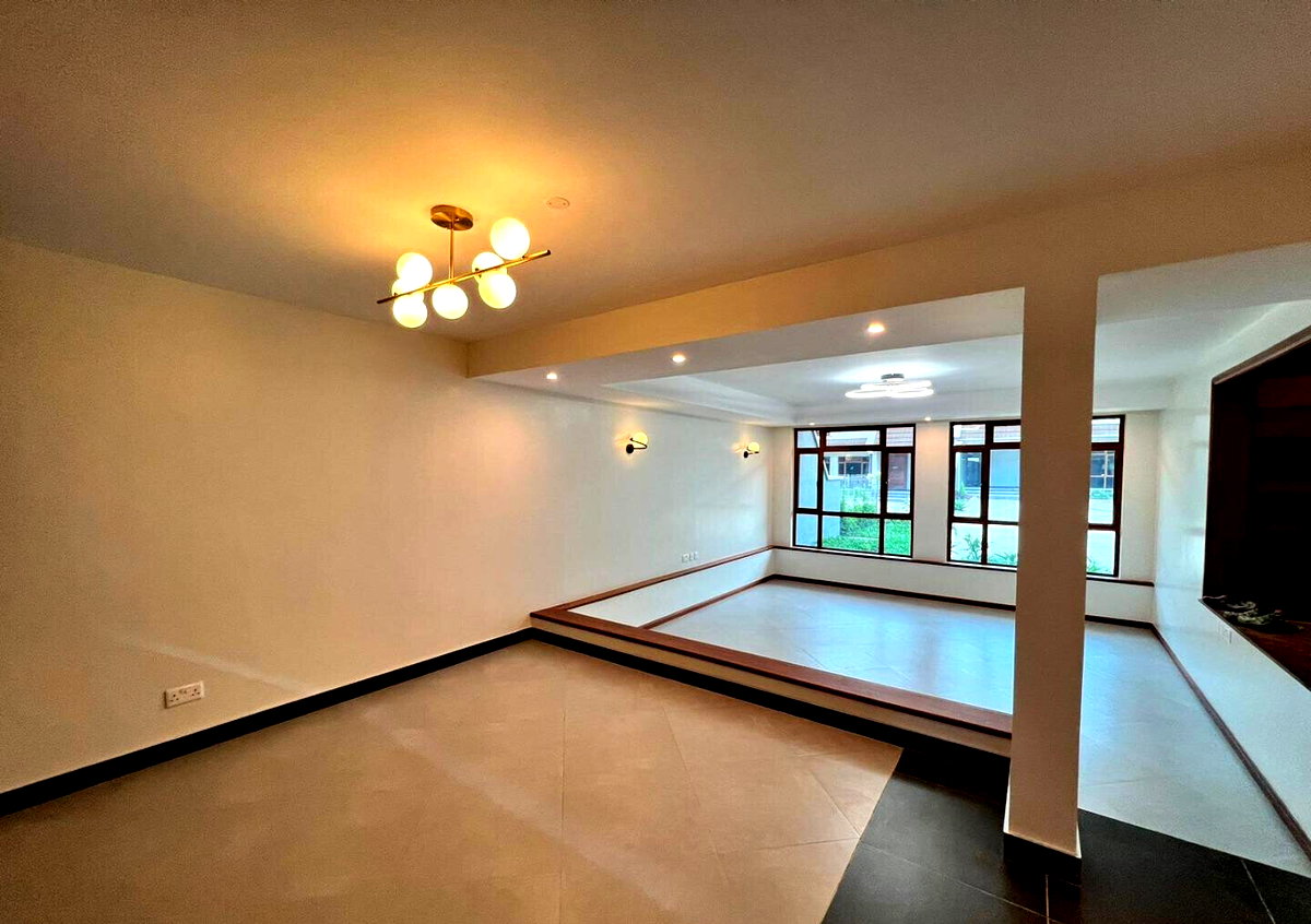 4BR Townhouse with Serene Gardens & Modern Amenities - Kamakis