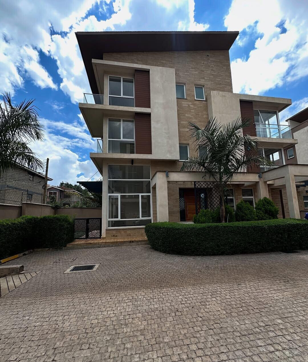 4-Ensuite Townhouse with Pool Access - Lavington