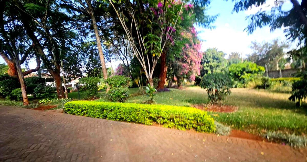 5BR All-Ensuite Home on 1.2 Acres with Two DSQs - Old Runda