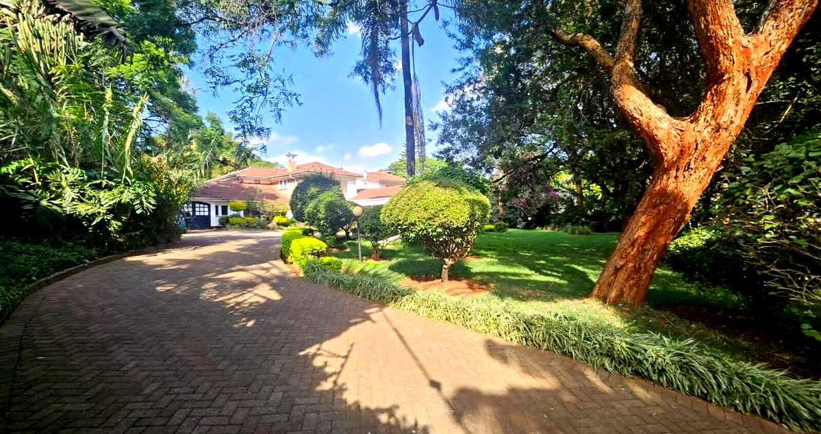 5BR All-Ensuite Home on 1.2 Acres with Two DSQs - Old Runda