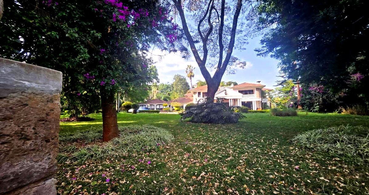 5BR All-Ensuite Home on 1.2 Acres with Two DSQs - Old Runda