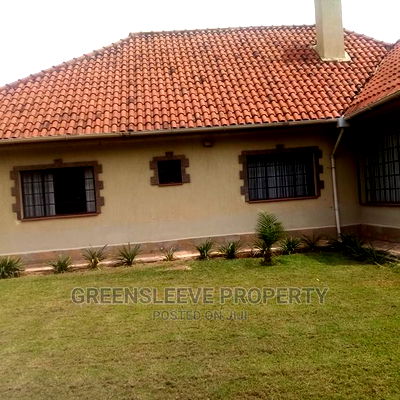 4bdrm Bungalow in Hardy for Rent - Image 2