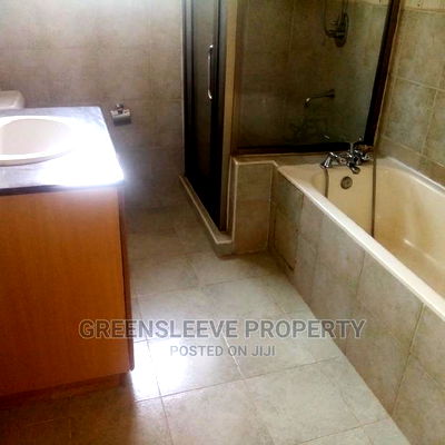 4bdrm Bungalow in Hardy for Rent - Image 7