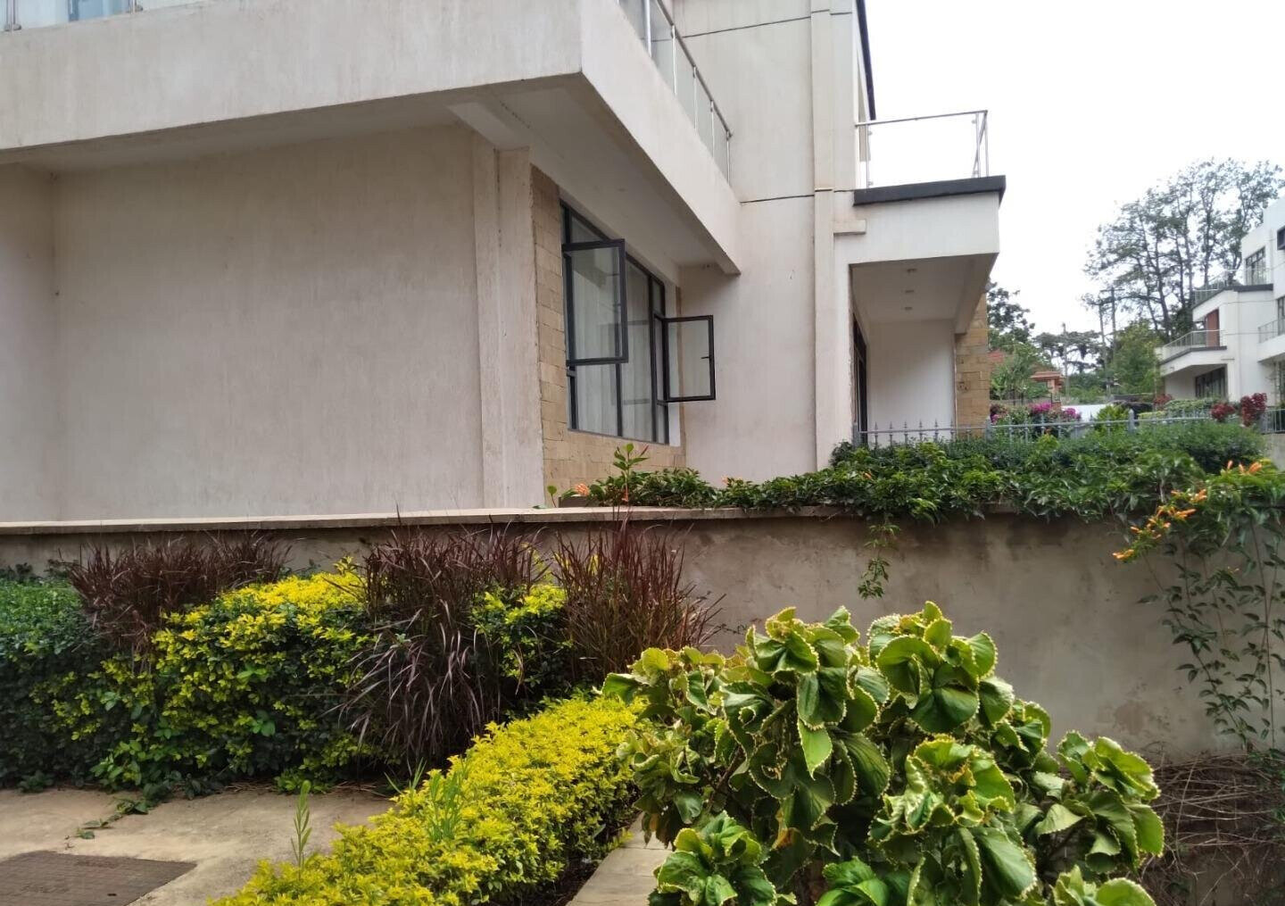5-Ensuite Townhouse with Perimeter Wall Security - Lavington