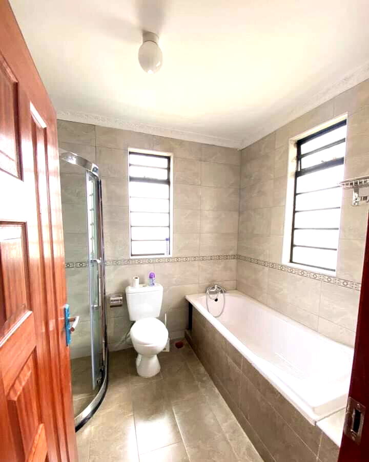 Quarter-Acre Mansion with Mature Garden - Syokimau
