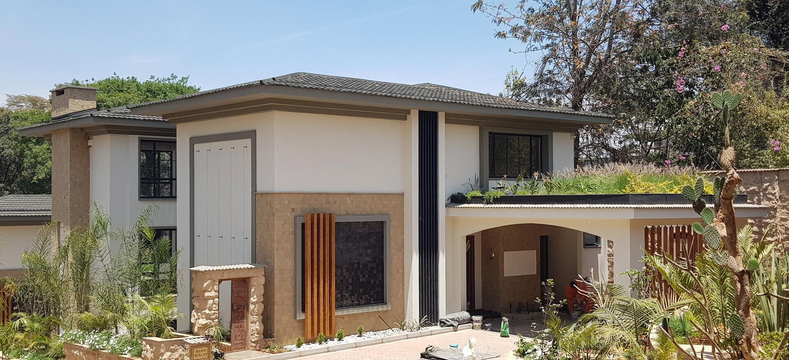 Moroccan-Style 5-Bed Villa with Plunge Pool & DSQ - Lavington