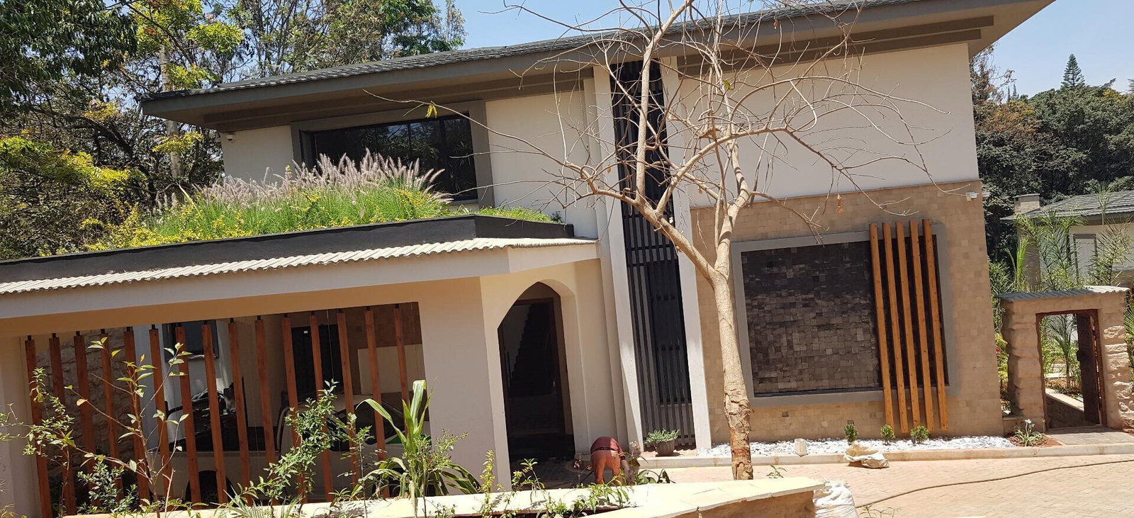 Moroccan-Style 5-Bed Villa with Plunge Pool & DSQ - Lavington