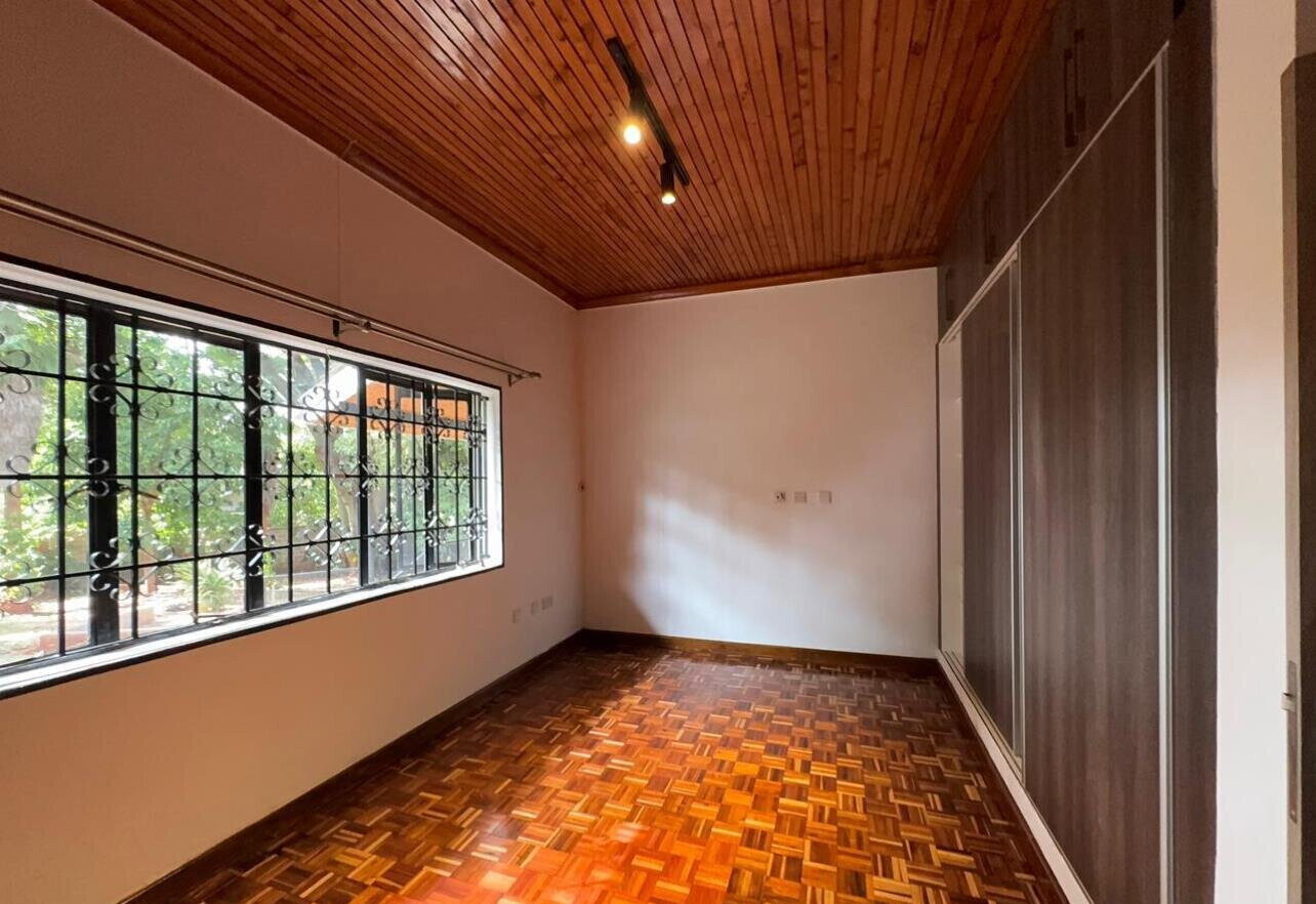 Half Acre 4BR Haven for KSh 350K