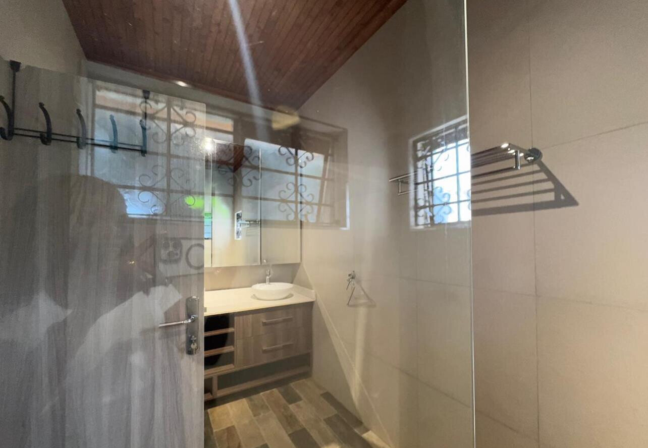 Half Acre 4BR Haven for KSh 350K