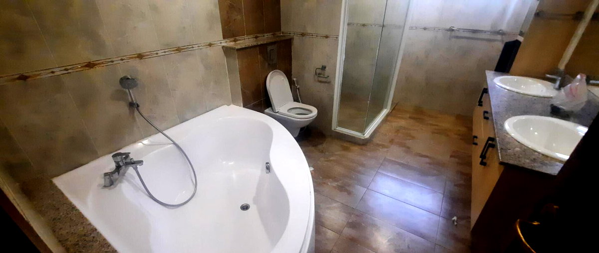 5-Ensuite Townhouse with Pool & DSQ in Spring Valley