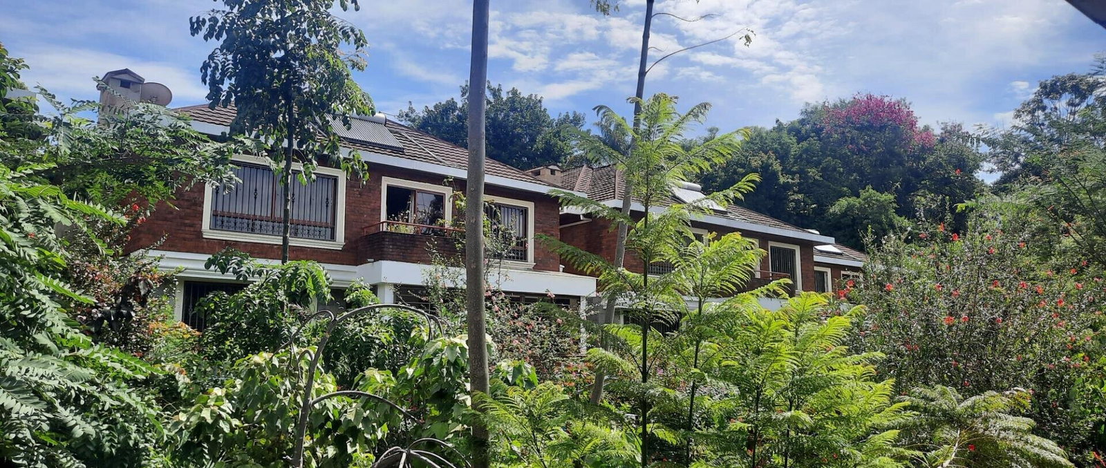 5-Ensuite Townhouse with Pool & DSQ in Spring Valley