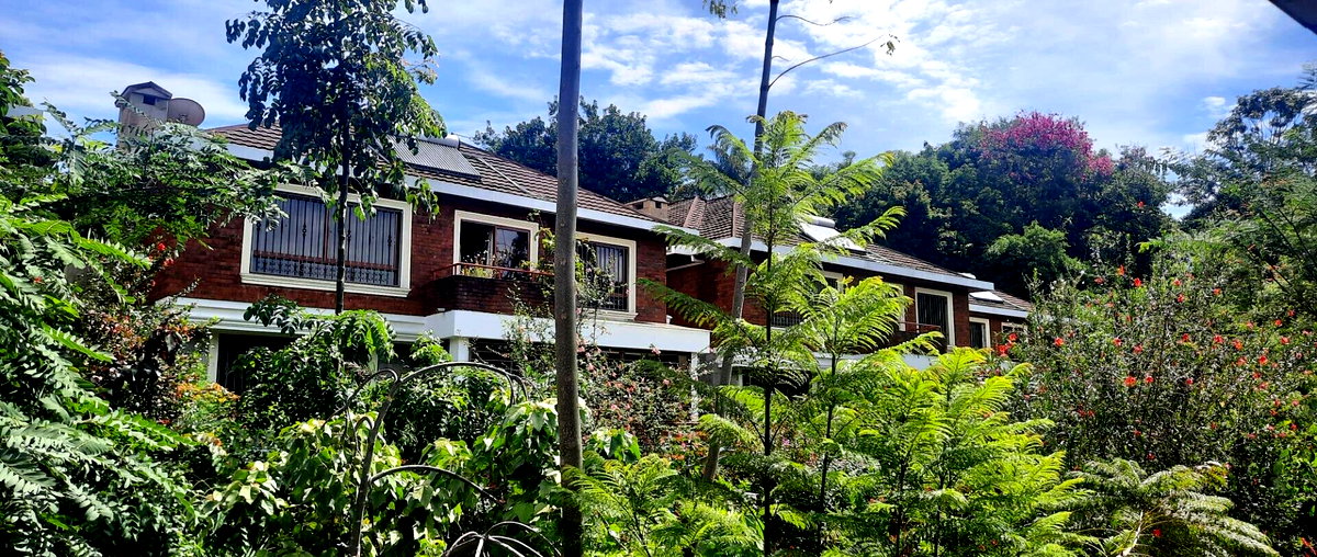 5-Ensuite Townhouse with Pool & DSQ in Spring Valley