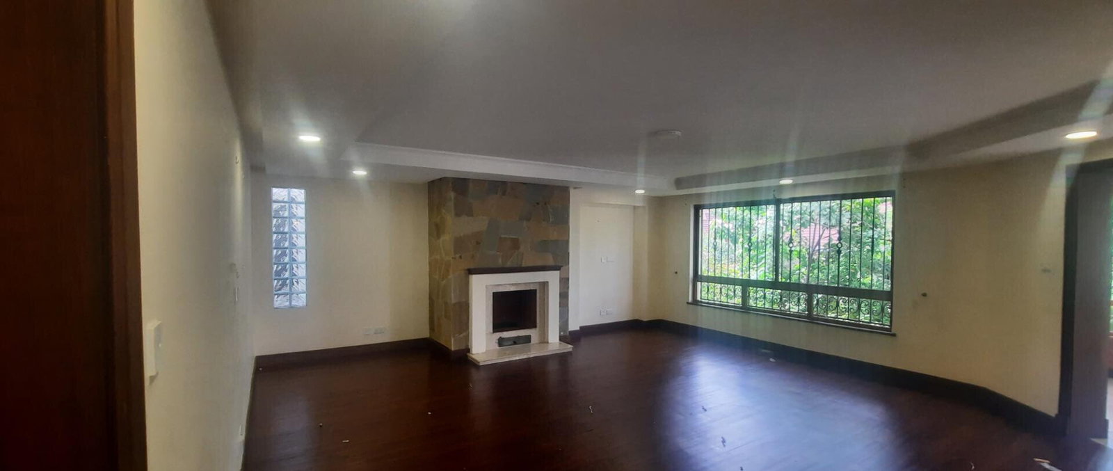 5-Ensuite Townhouse with Pool & DSQ in Spring Valley
