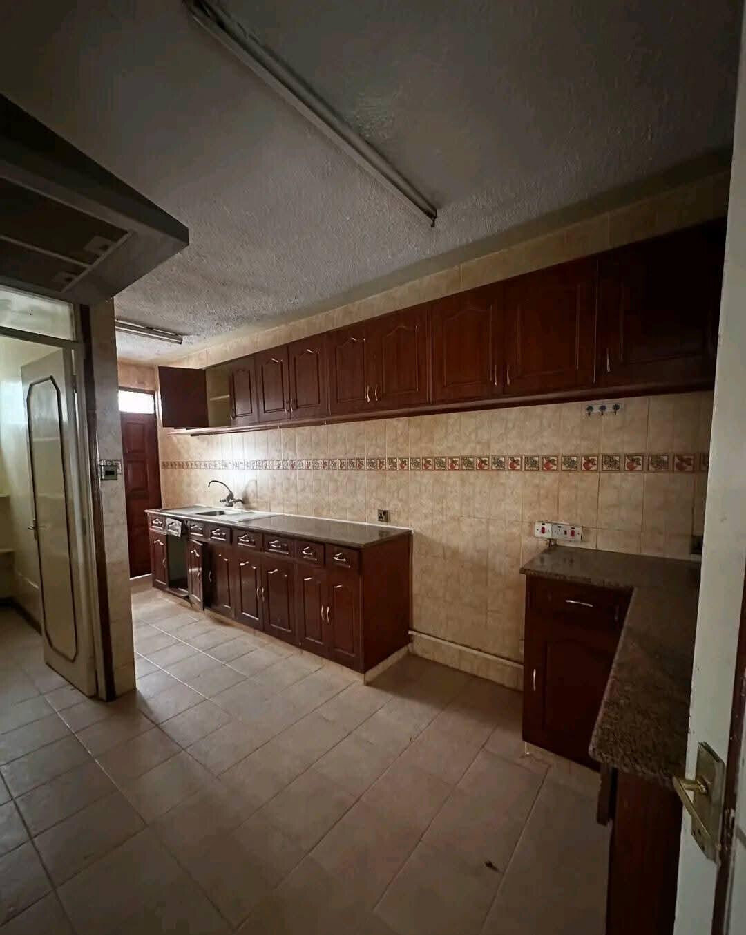 4BR Townhouse with Sq to Let - Kileleshwa, Ngong Rd