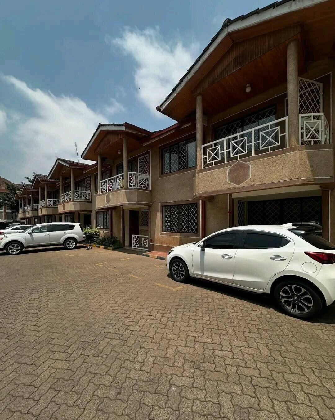 4BR Townhouse with Sq to Let - Kileleshwa, Ngong Rd