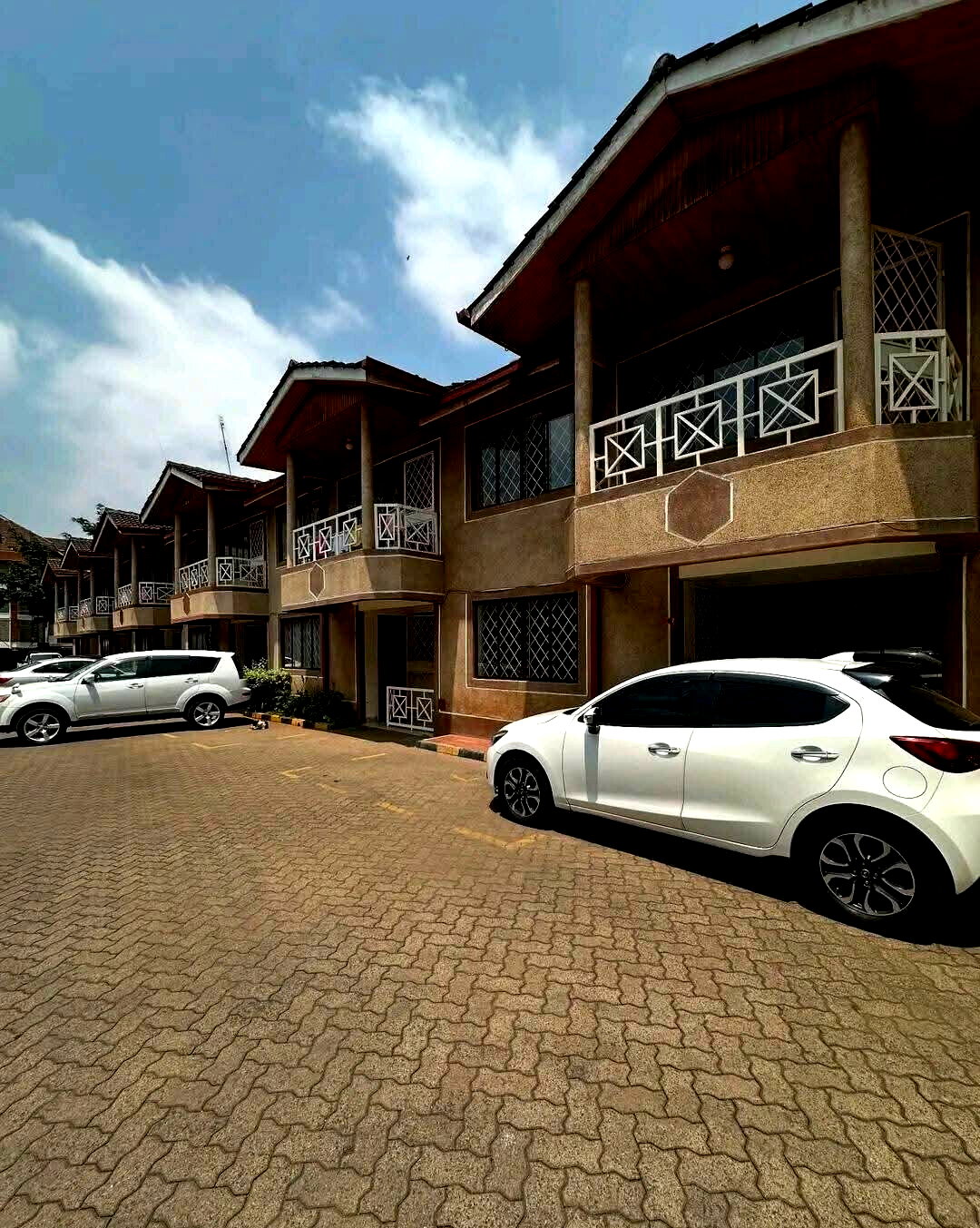 4BR Townhouse with Sq to Let - Kileleshwa, Ngong Rd