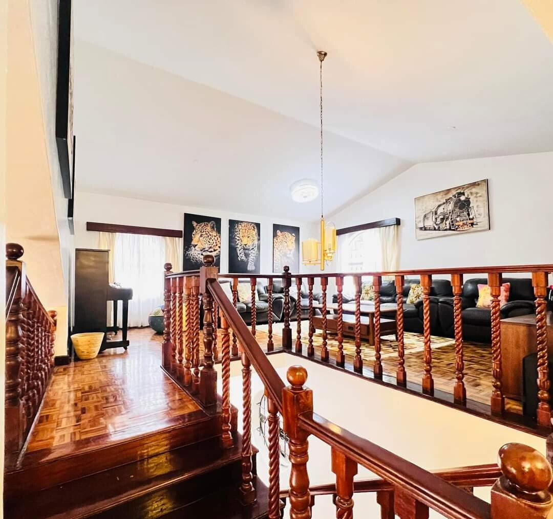 4BR Townhouse with 10,000L Water Tank & DSQ - Spring Valley