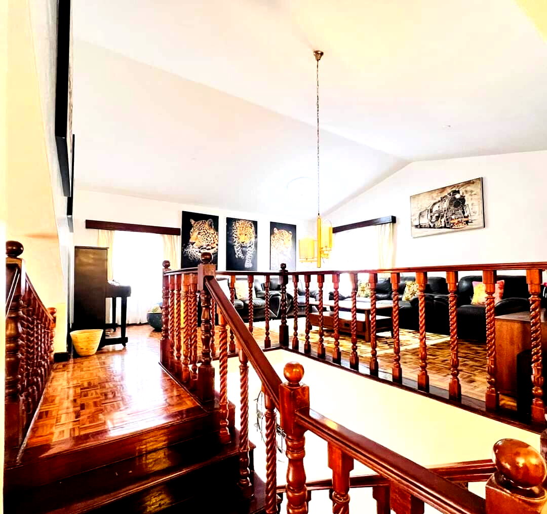 4BR Townhouse with 10,000L Water Tank & DSQ - Spring Valley