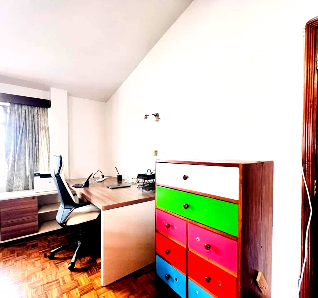 4BR Townhouse with 10,000L Water Tank & DSQ - Spring Valley