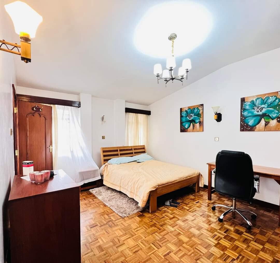 4BR Townhouse with 10,000L Water Tank & DSQ - Spring Valley