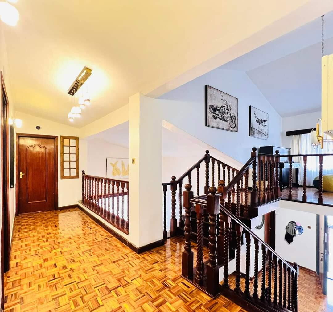 4BR Townhouse with 10,000L Water Tank & DSQ - Spring Valley