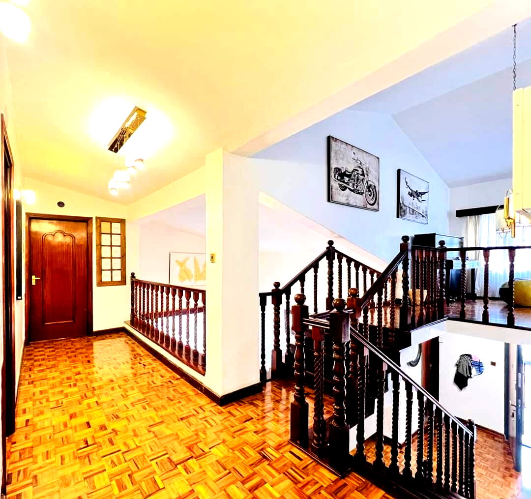 4BR Townhouse with 10,000L Water Tank & DSQ - Spring Valley