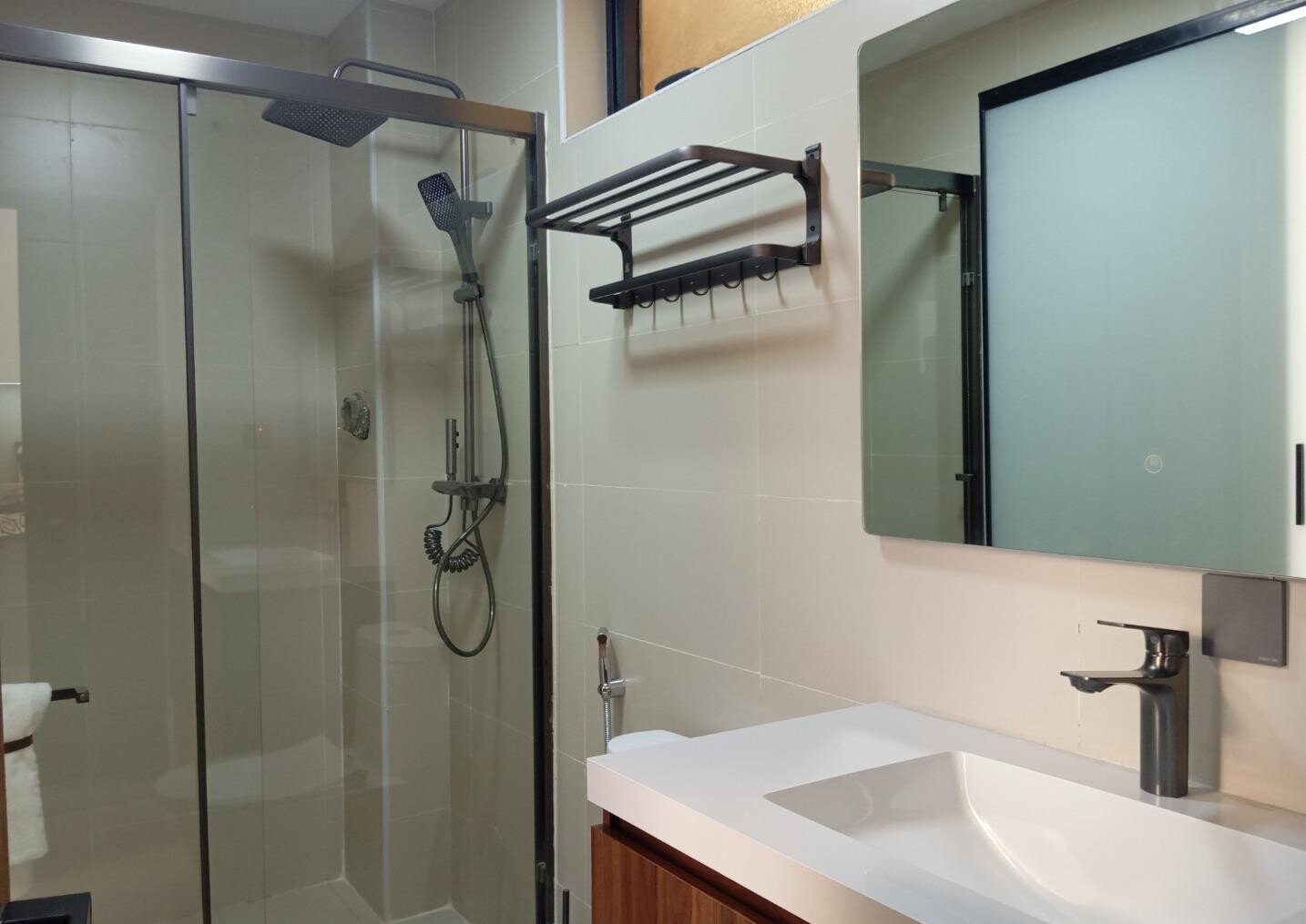 3BR Duplex with Smart Home Tech & Heated Pool - Westlands