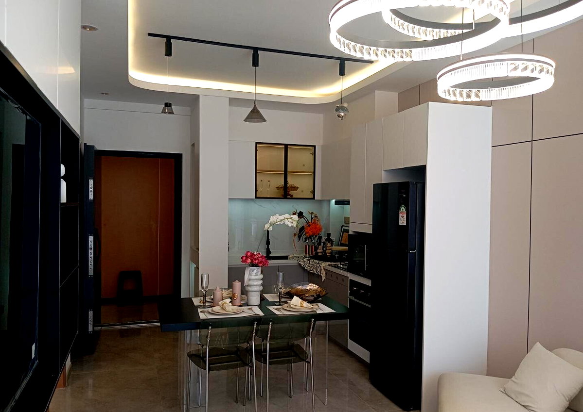 3BR Duplex with Smart Home Tech & Heated Pool - Westlands