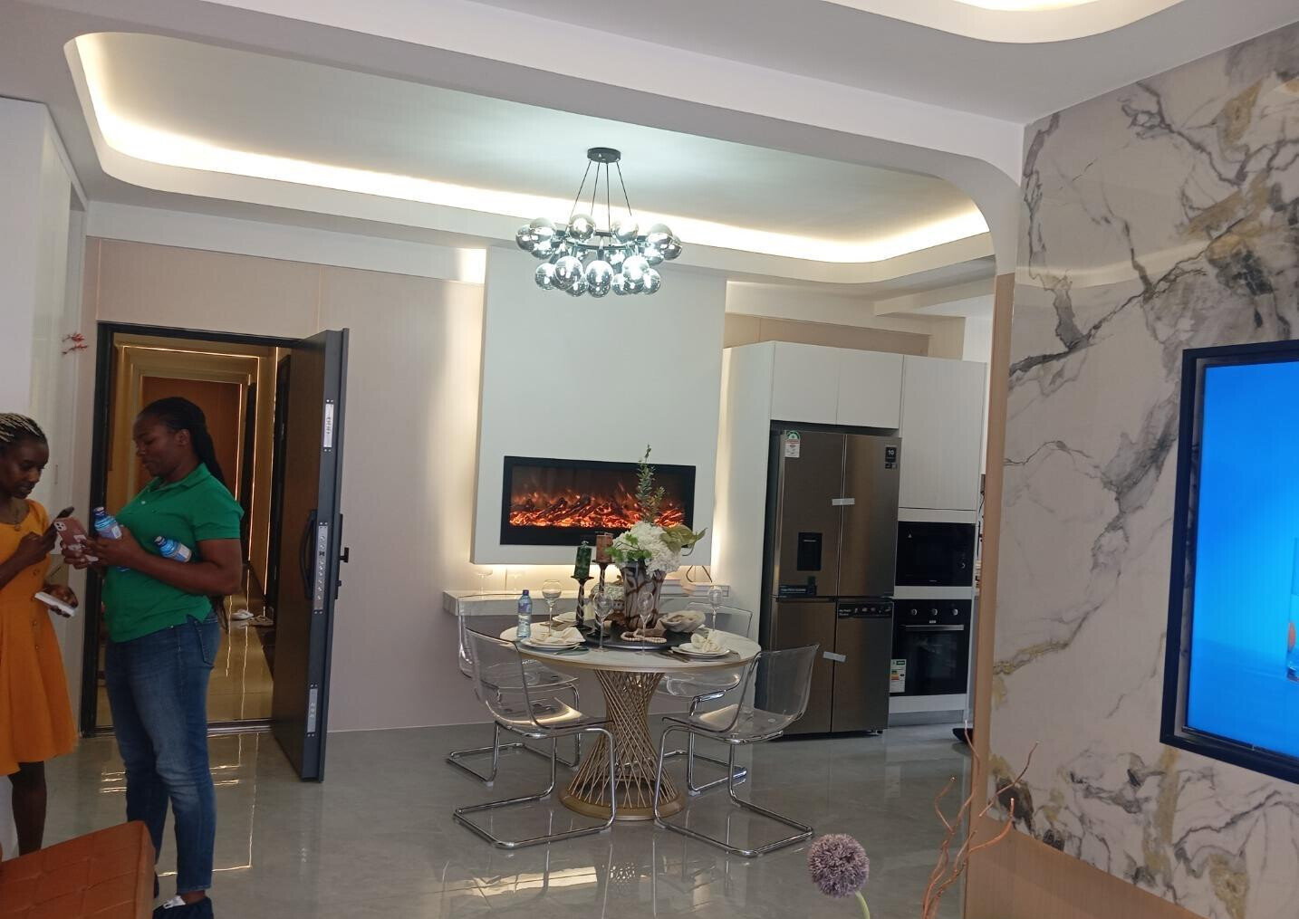3BR Duplex with Smart Home Tech & Heated Pool - Westlands