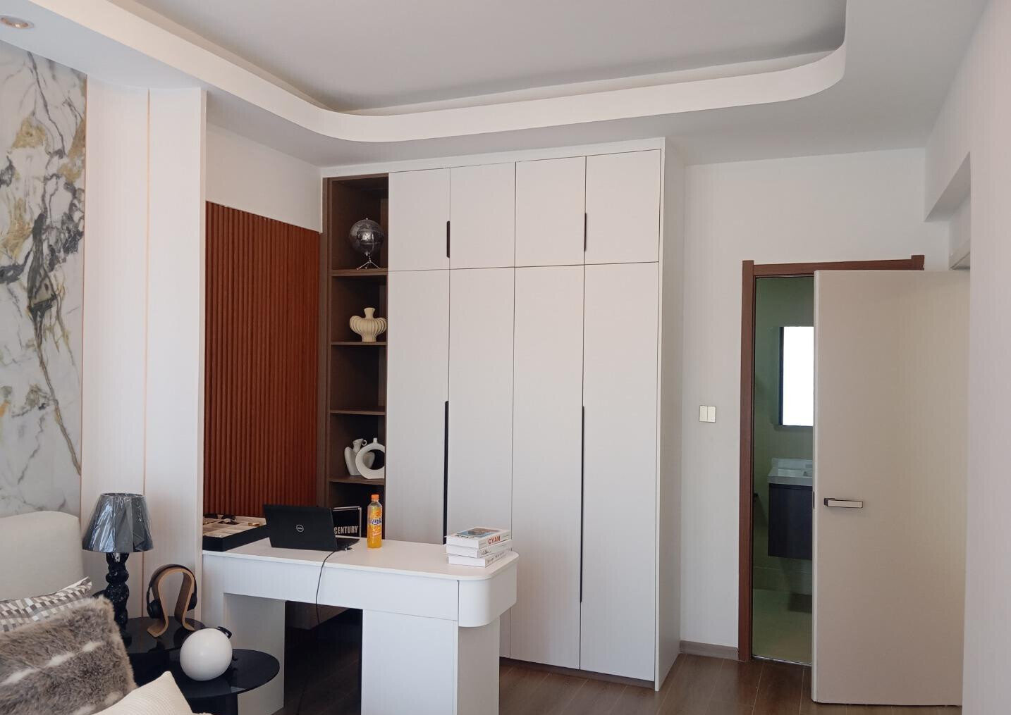 3BR Duplex with Smart Home Tech & Heated Pool - Westlands