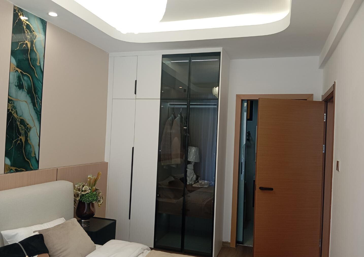 3BR Duplex with Smart Home Tech & Heated Pool - Westlands