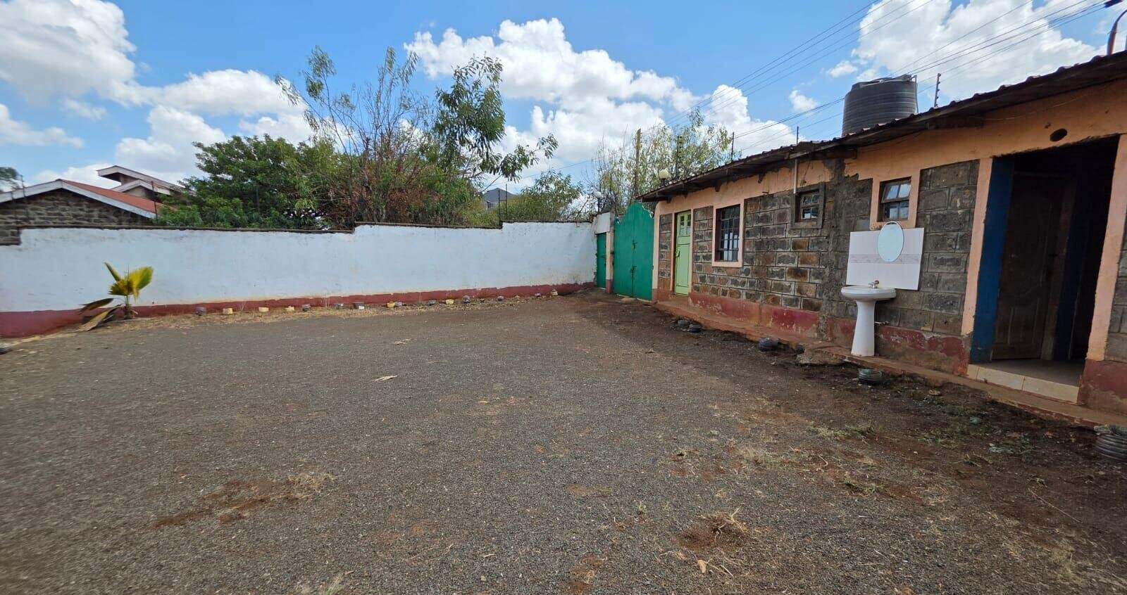 7-Bed Maisonette on ½ Acre with Highway Access - Mugutha, Ruiru