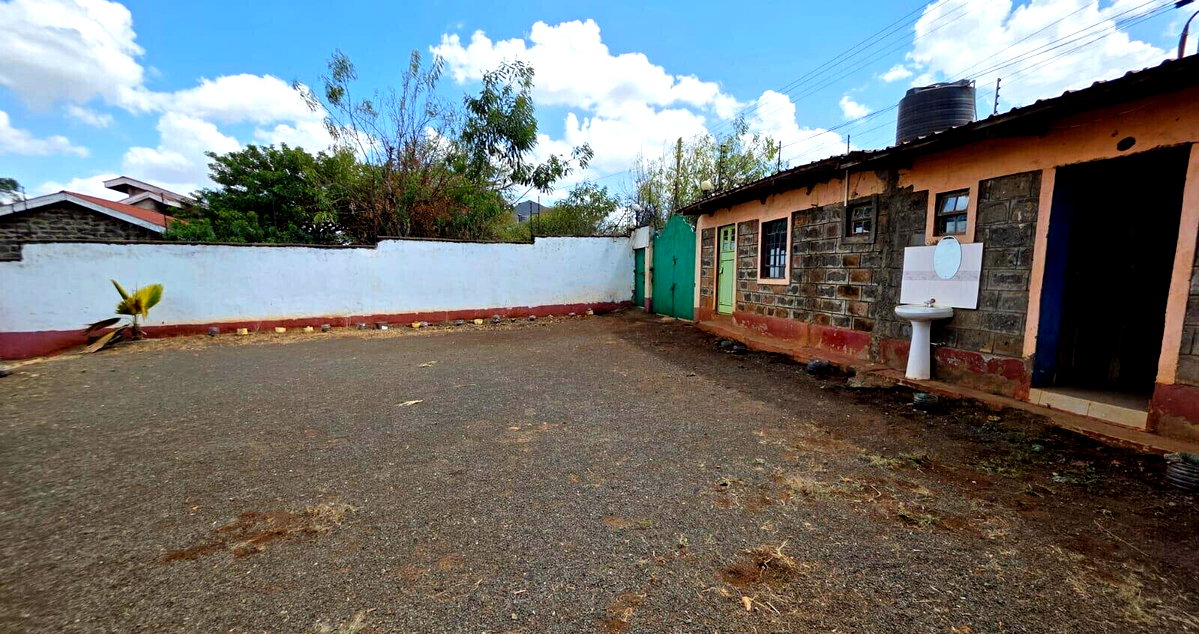 7-Bed Maisonette on ½ Acre with Highway Access - Mugutha, Ruiru