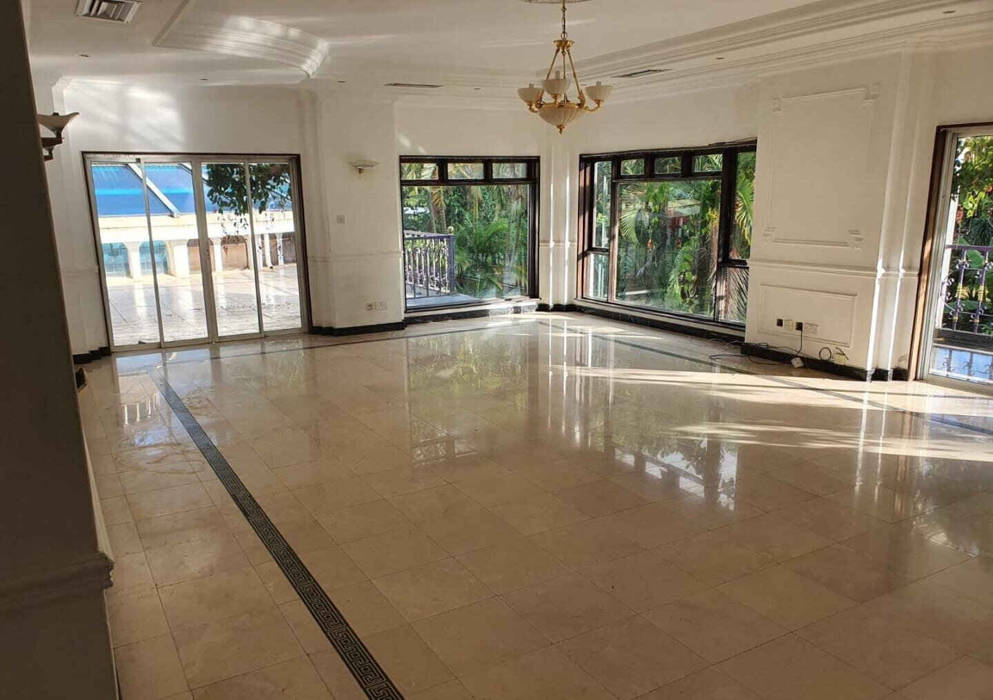 7BR Standalone with Heated Pool & DSQ on 1.3 Acres - Runda