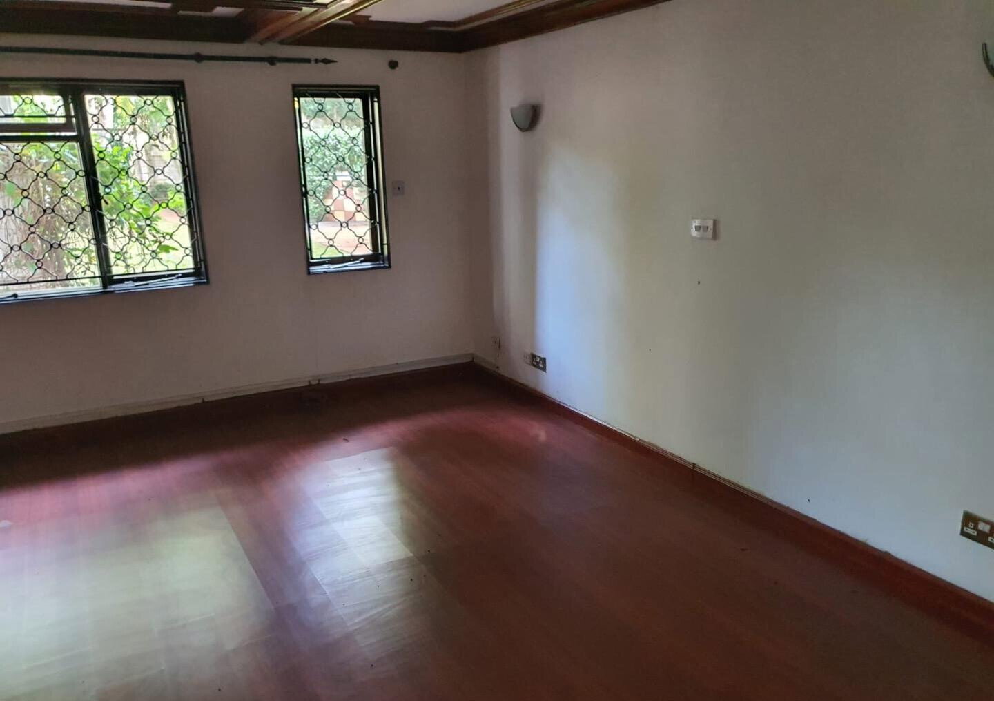 7BR Standalone with Heated Pool & DSQ on 1.3 Acres - Runda