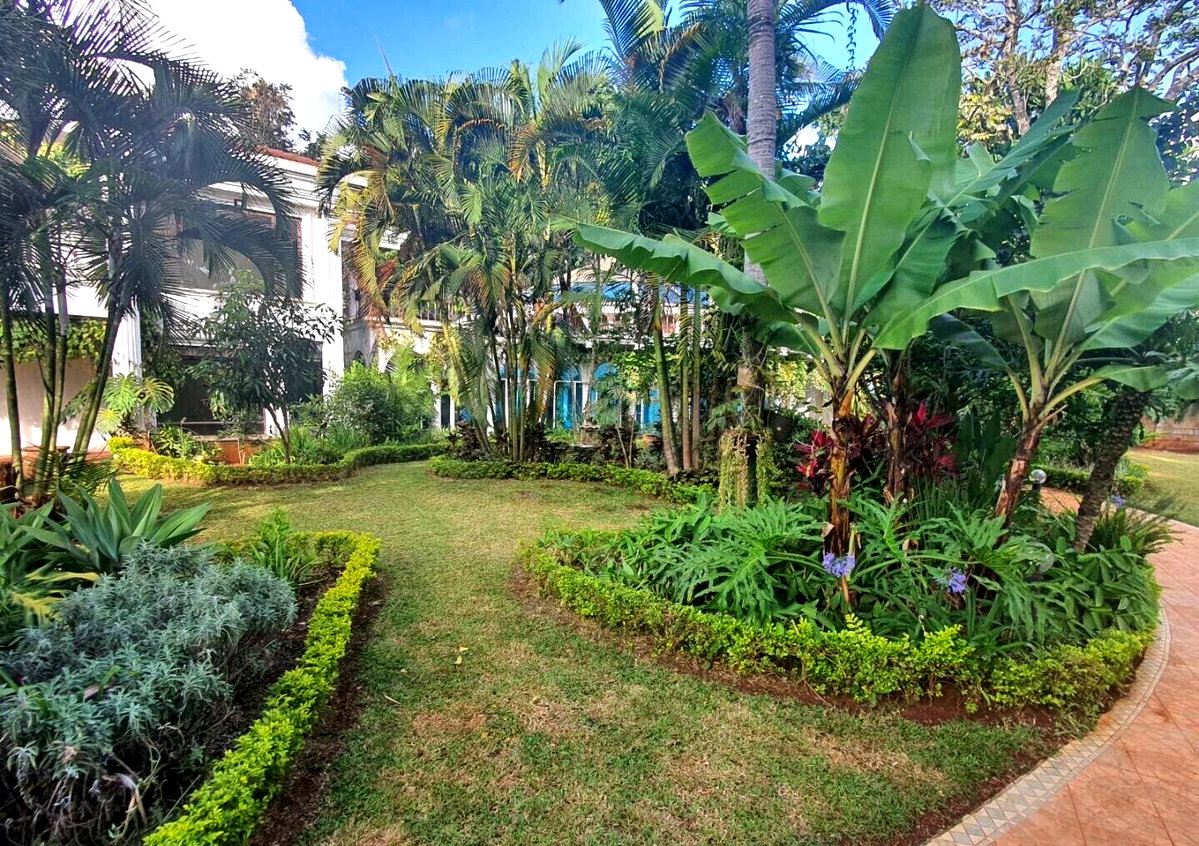 7BR Standalone with Heated Pool & DSQ on 1.3 Acres - Runda