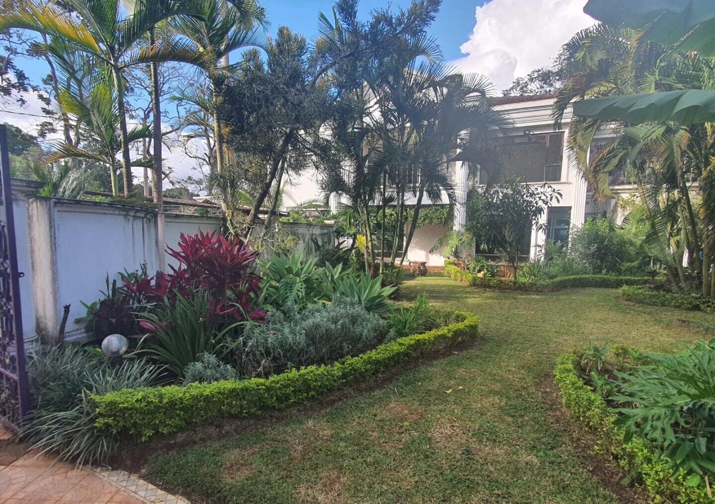 7BR Standalone with Heated Pool & DSQ on 1.3 Acres - Runda