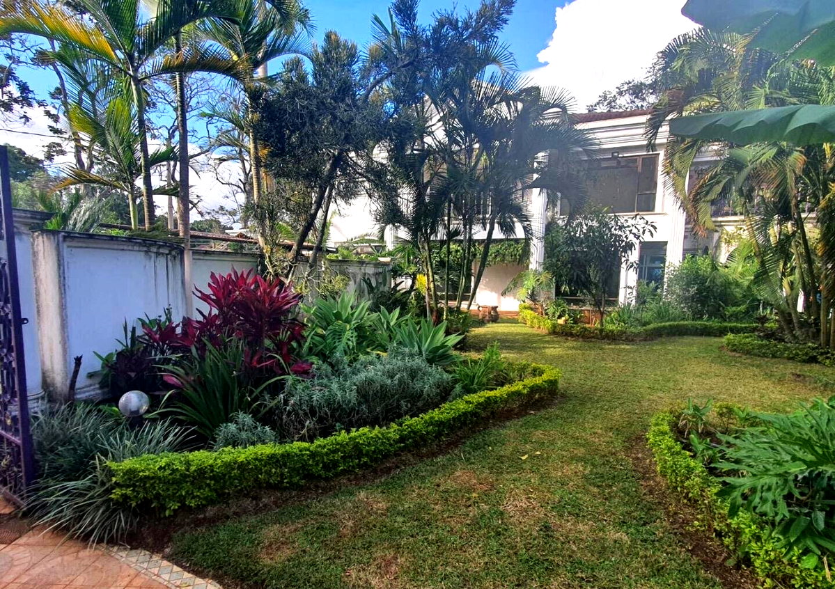 7BR Standalone with Heated Pool & DSQ on 1.3 Acres - Runda