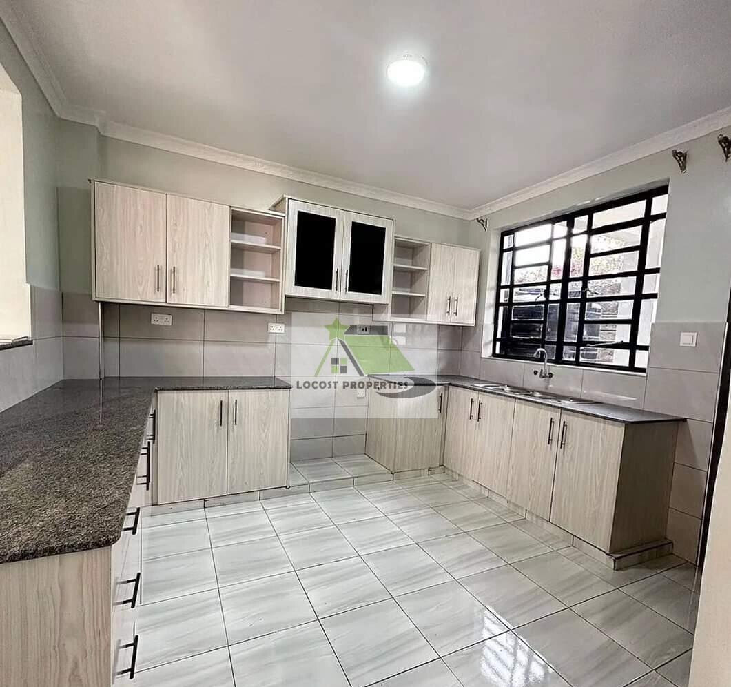 4BR Townhouse with Rooftop Space & Ensuites - Gikambura