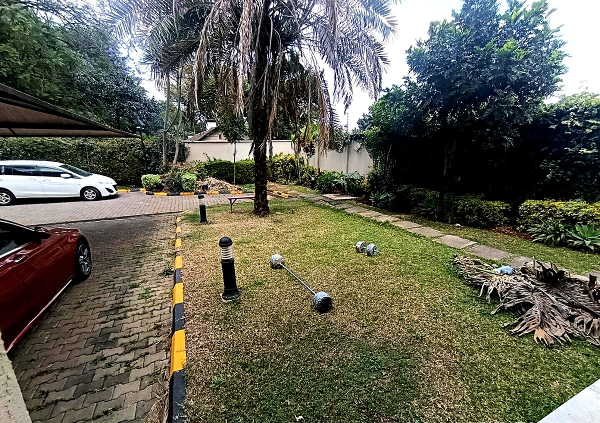 6-Ensuite Villa with Fireplace & Study - Lavington Gated Estate