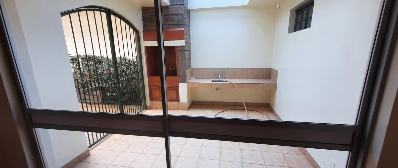 4-Ensuite Townhouse with Fireplace & Private Garden - Brookside, Westlands