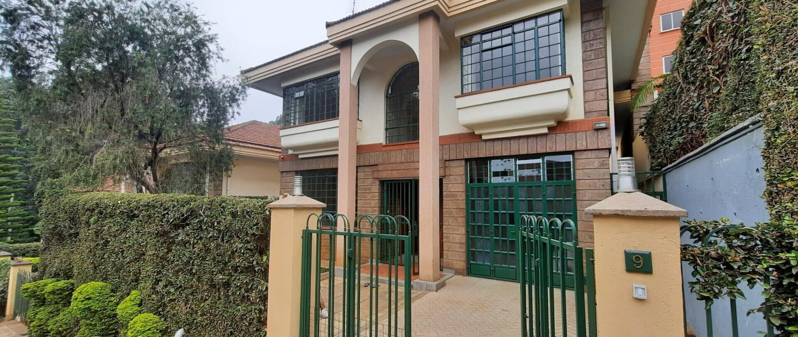 4-Ensuite Townhouse with Fireplace & Private Garden - Brookside, Westlands
