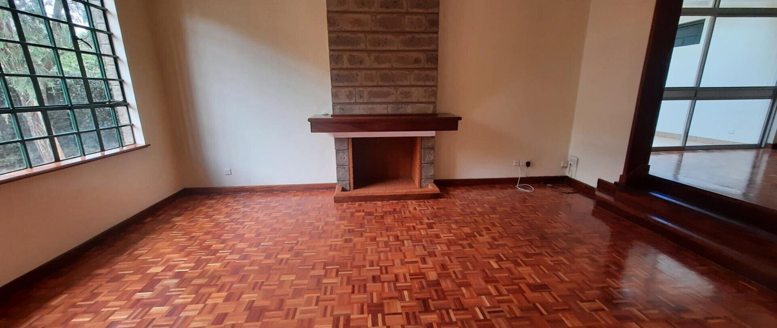 4-Ensuite Townhouse with Fireplace & Private Garden - Brookside, Westlands