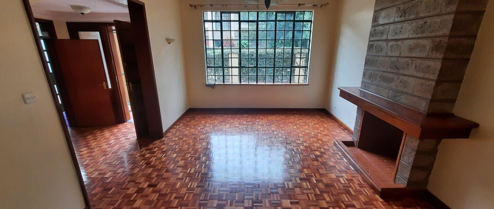 4-Ensuite Townhouse with Fireplace & Private Garden - Brookside, Westlands