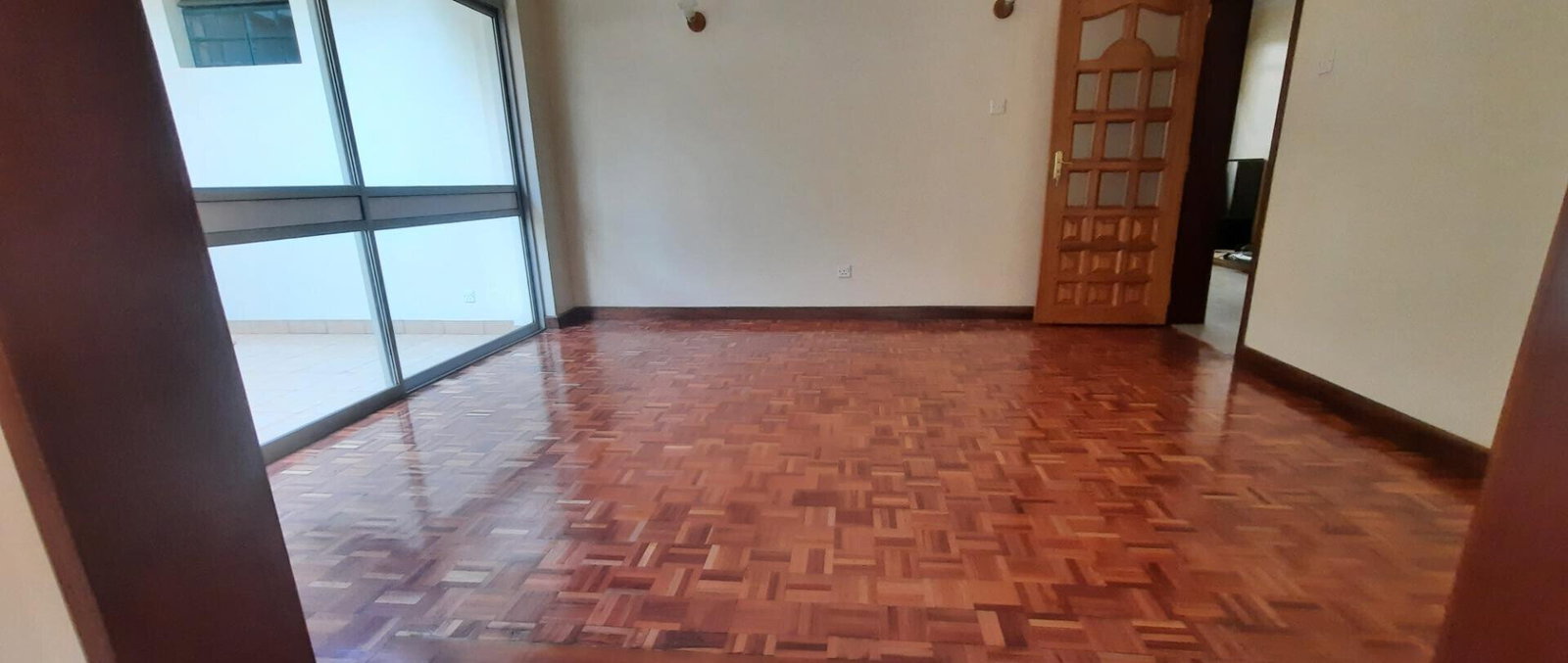 4-Ensuite Townhouse with Fireplace & Private Garden - Brookside, Westlands
