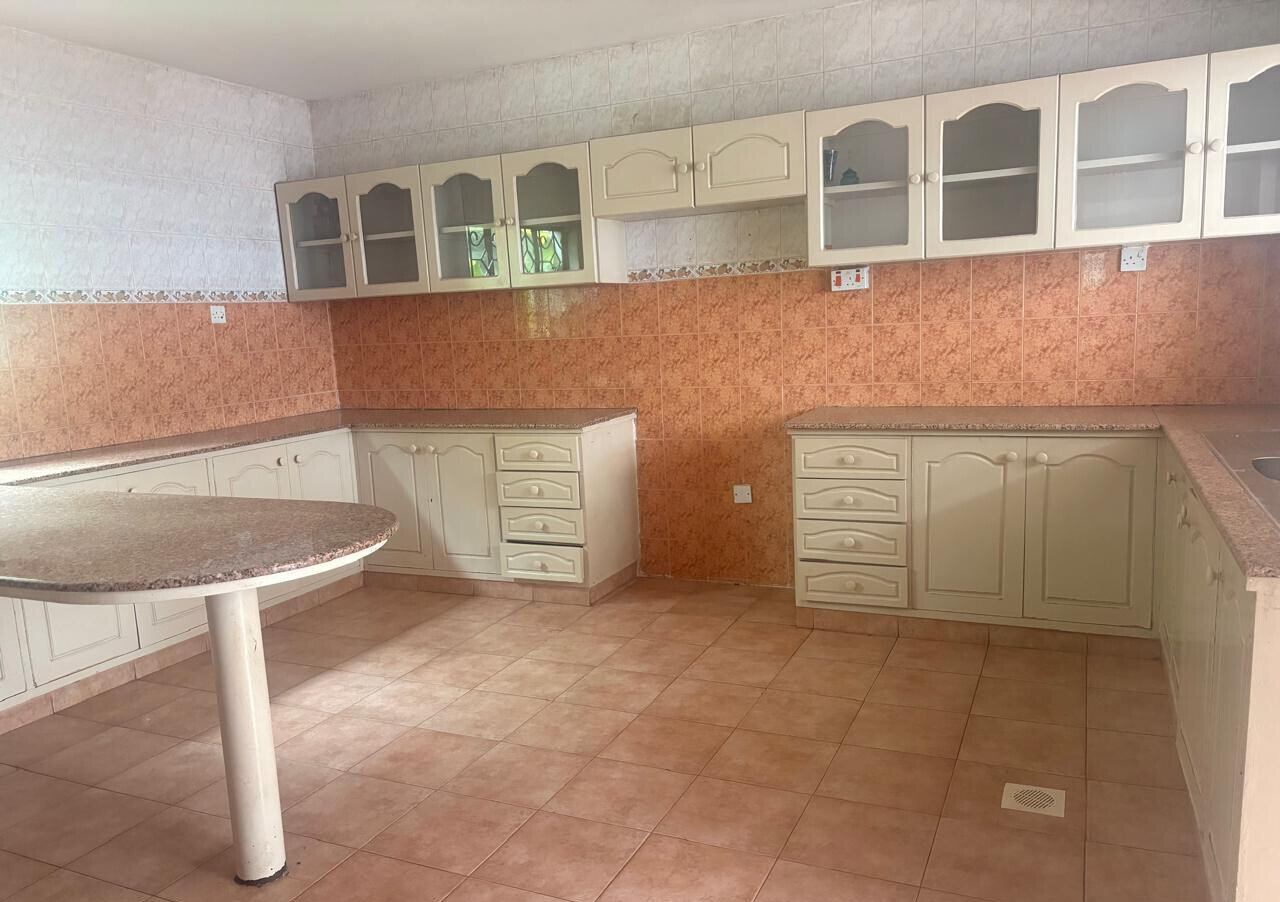Quarter Acre Townhouse with Garden