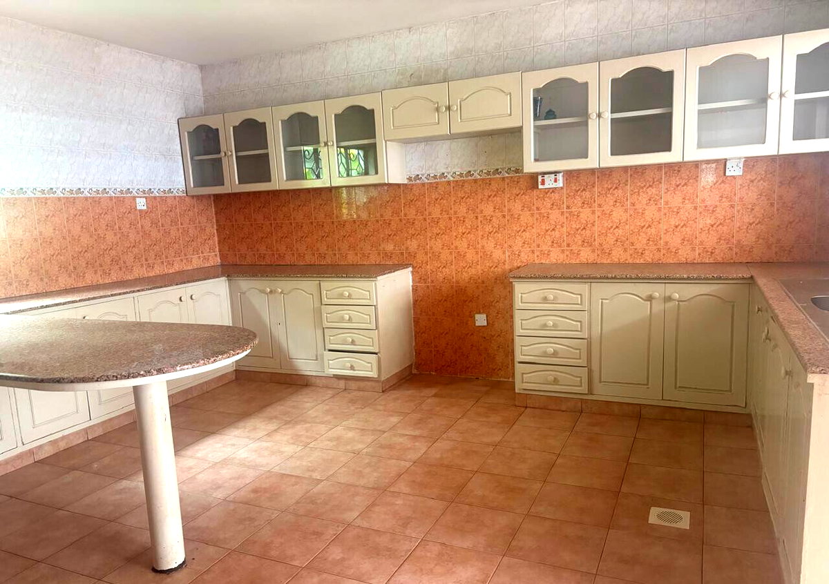 Quarter Acre Townhouse with Garden
