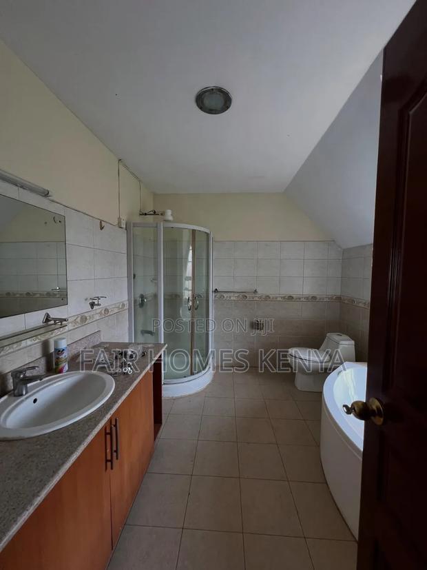 4bdrm Townhouse / Terrace in Kabasiran Avenue, Lavington for rent